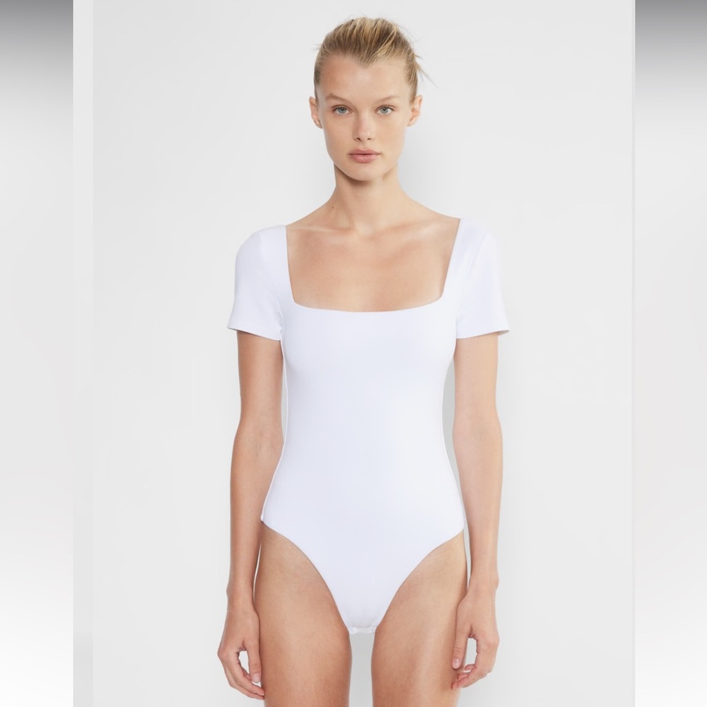 ARITZIA CONTOUR SQUARENECK SHORTSLEEVE BODYSUIT